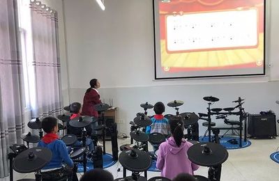 音爱筑梦!罗兰数字音乐教育校本课走进大别山革命老区