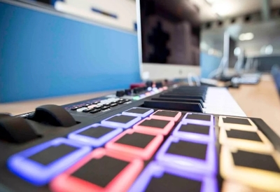 动画与视觉特效的“梦工厂” 奥斯卡获奖校友与工业级顶尖设施成就卓越音乐教育