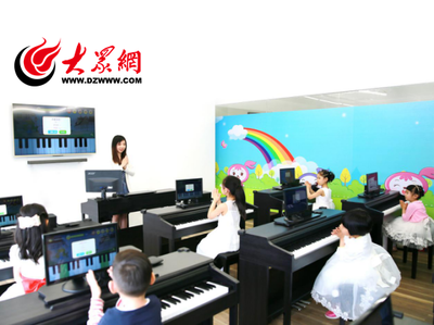 日照爱乐携先进智能钢琴教学体系亮相童博会，引领音乐教育新风尚